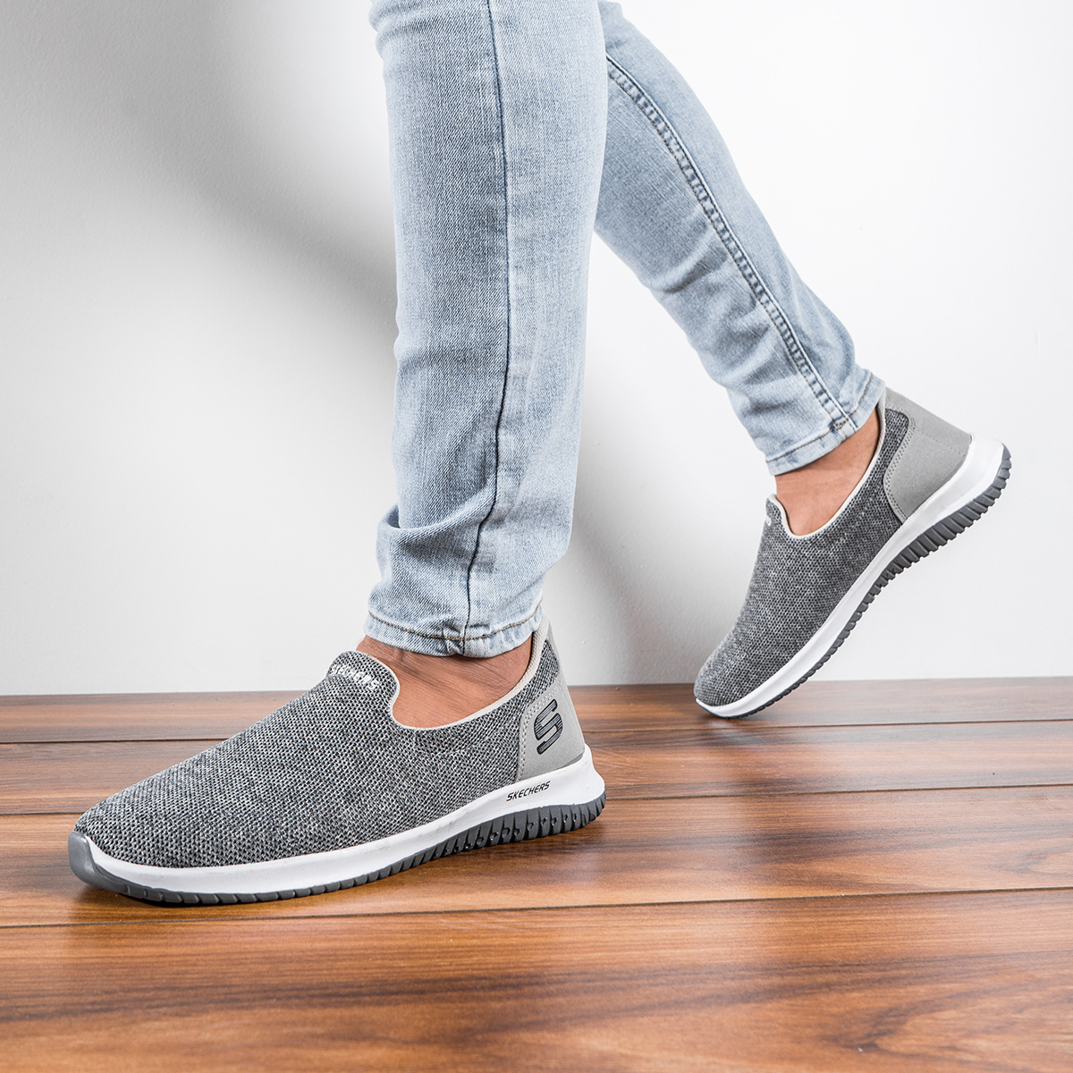 کفش ورزشی اسکیچرز مردانه طوسی مدل Tarok