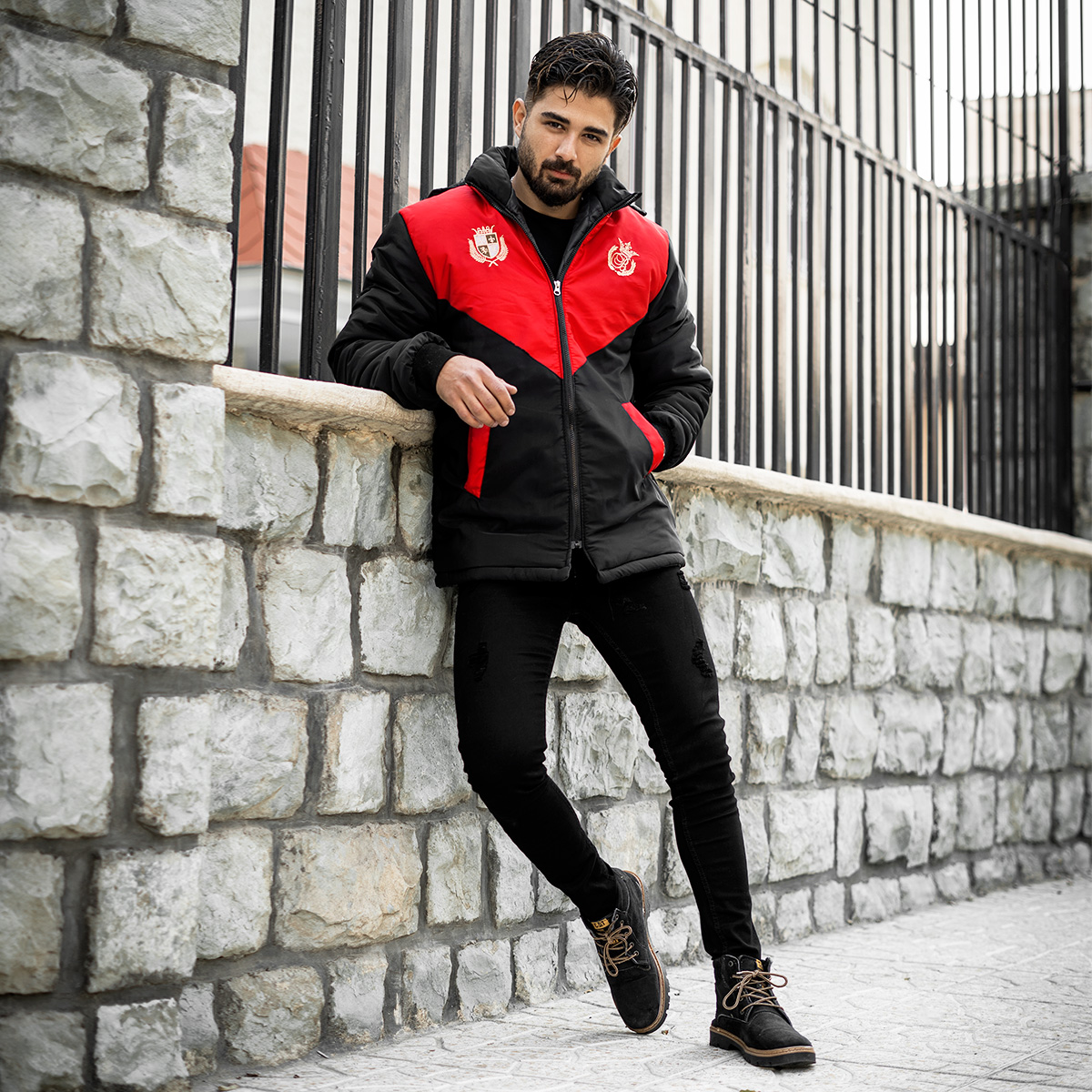 کاپشن مردانه مشکی قرمز مدل Arin