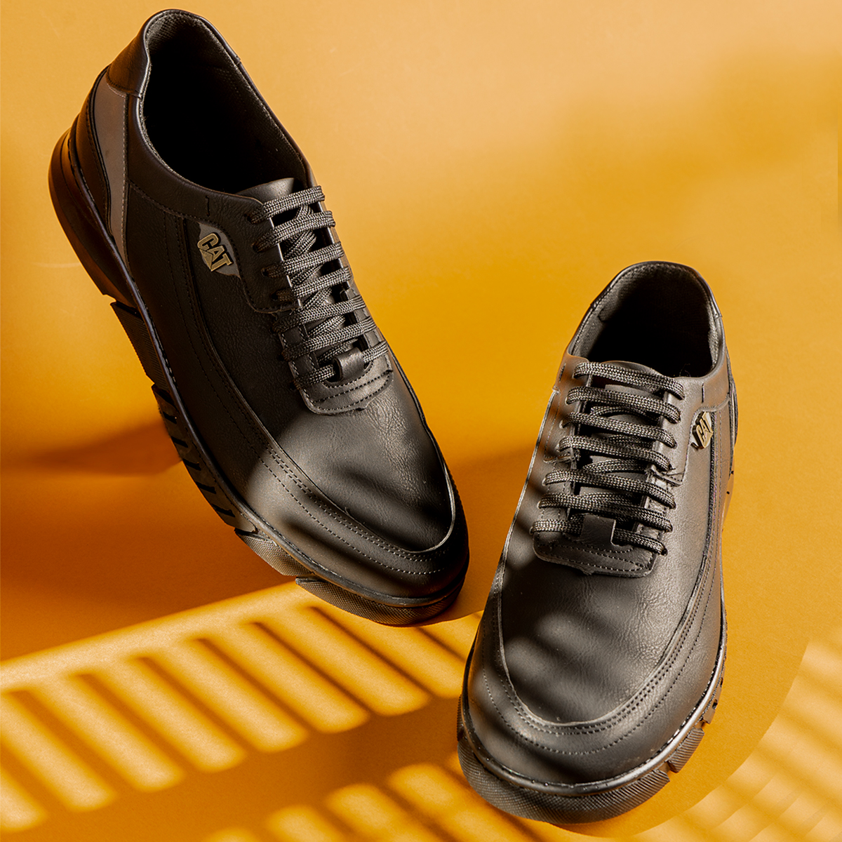 کفش تخت CAT مردانه مشکی مدل Bardin