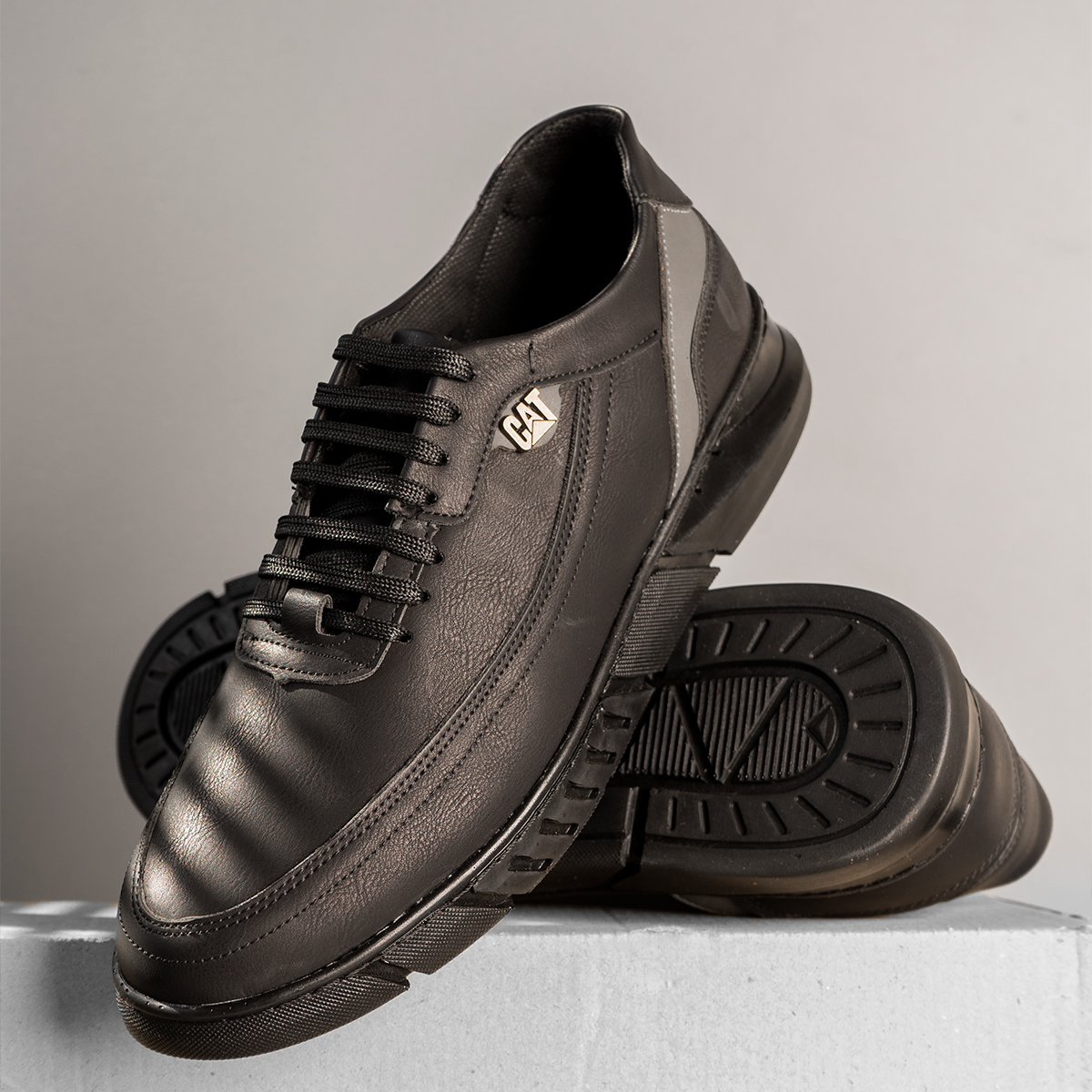 کفش تخت CAT مردانه مشکی مدل Bardin