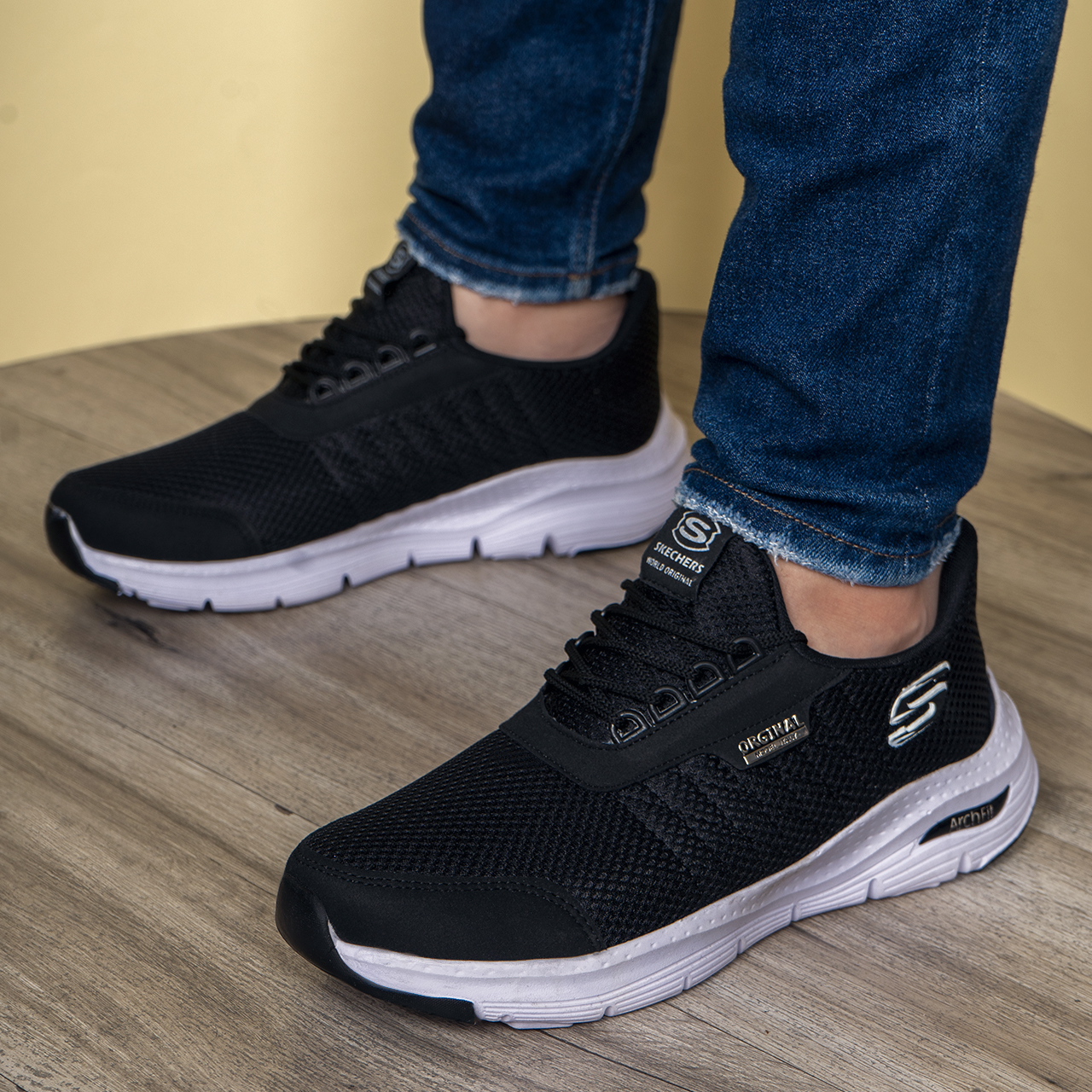 کفش اسکیجرزمردانه مشکی زیره سفید مدل zigzag