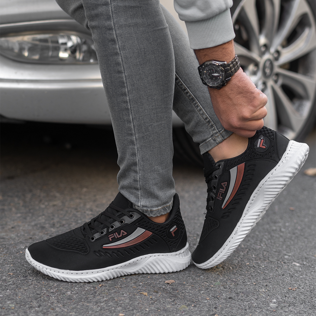 کفش ورزشی مردانه فیلا مشکی مدل Redmin