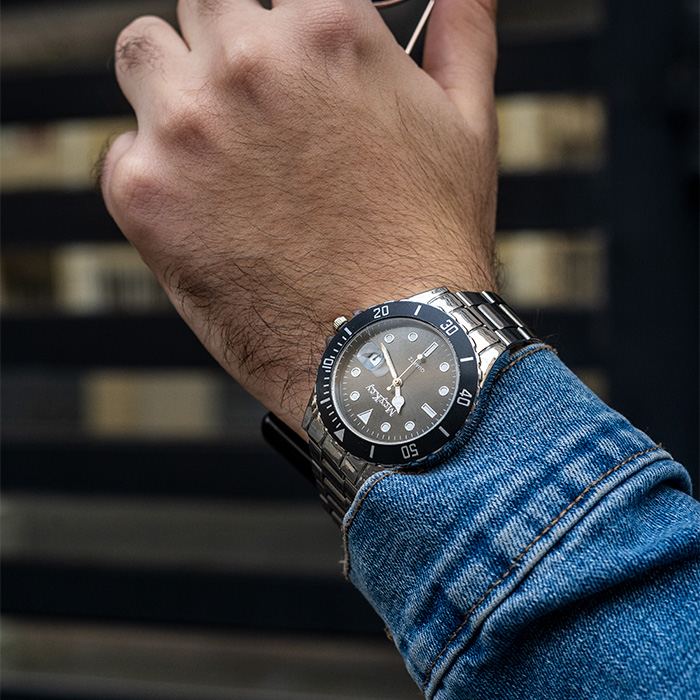 ساعت Mcy Kcy نقره ای صفحه مشکی مدل 345