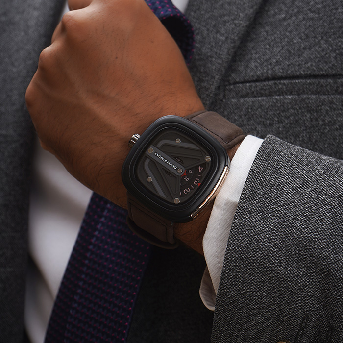 ساعت sevenfriday قهوه ای صفحه مشکی مدل Etro