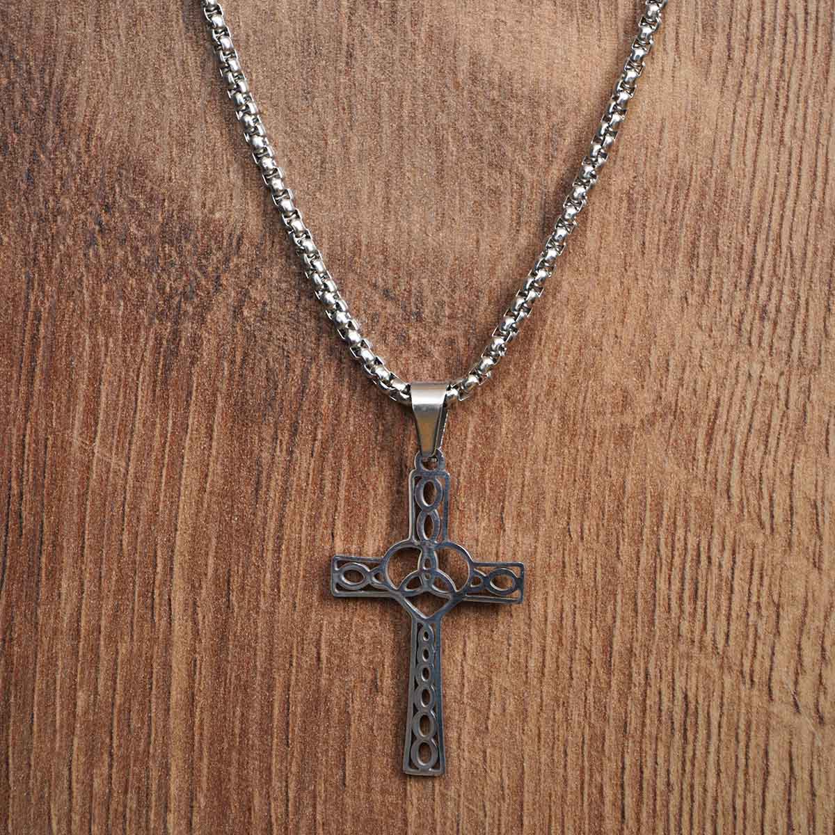 گردنبند نقره ای طرح صلیب و قلب مدل SH