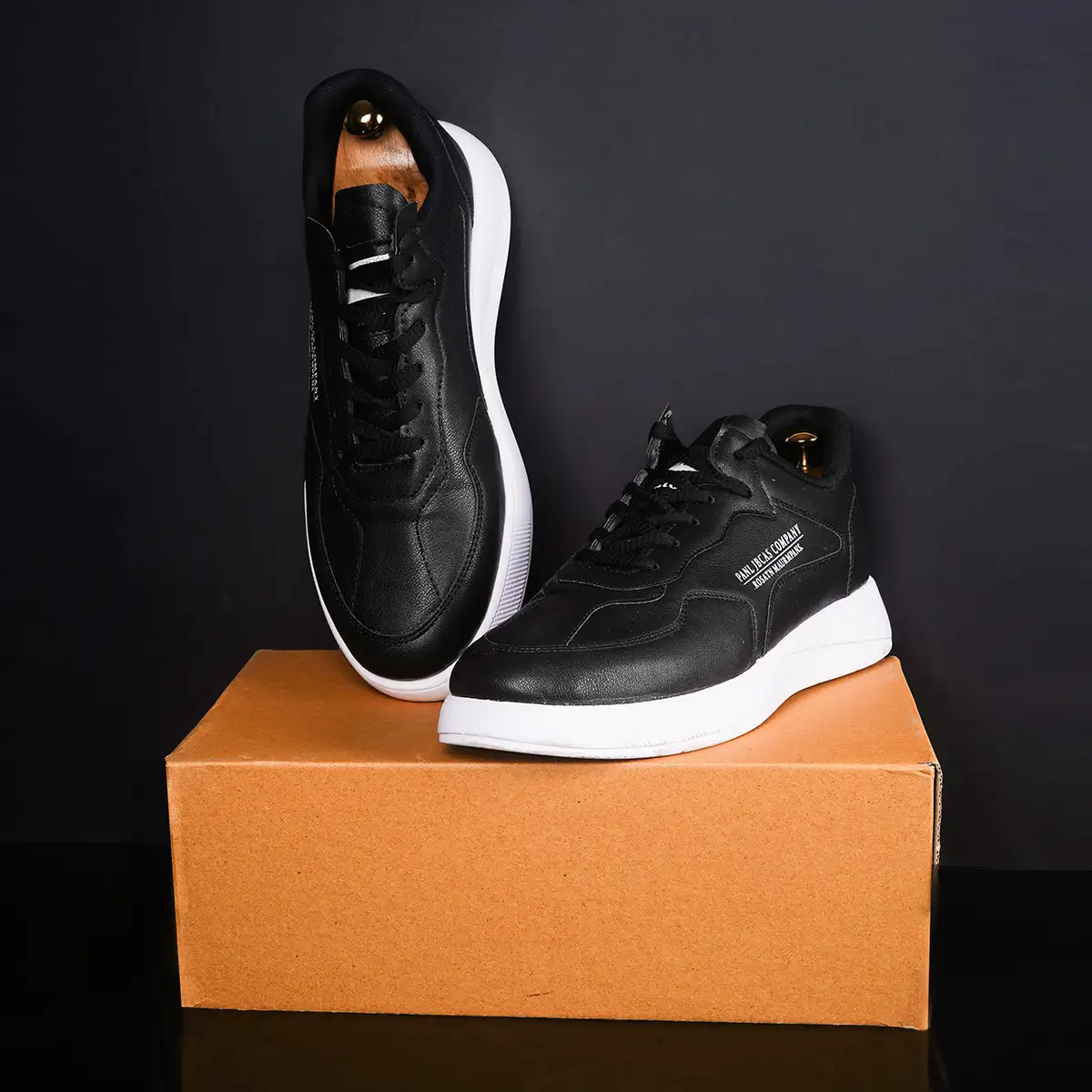 کفش تخت مشکی زیره سفید مردانه مدل Anatomic