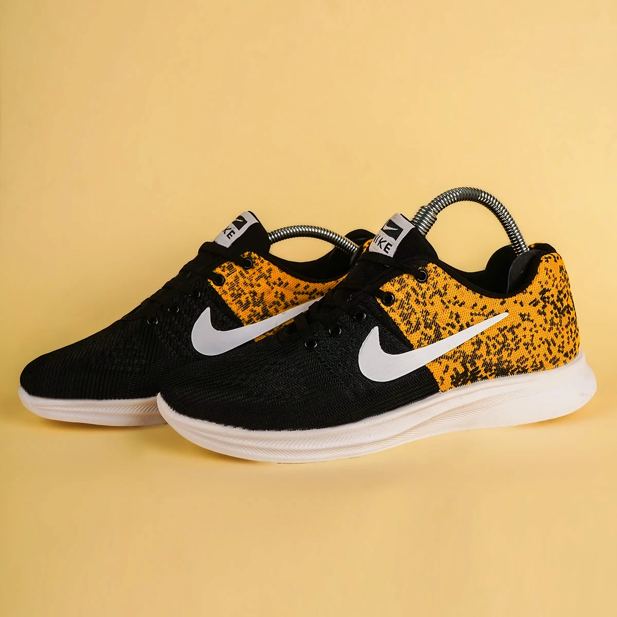 کفش ورزشی نایک مشکی زرد مردانه مدل Saber