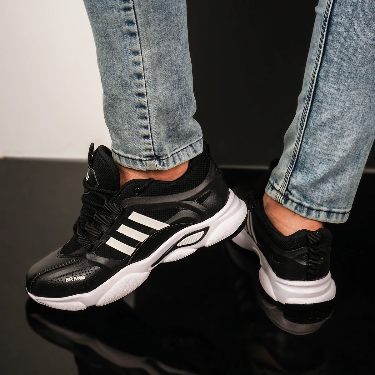 کفش ورزشی مردانه مشکی سفید Adidas مدل Ravan