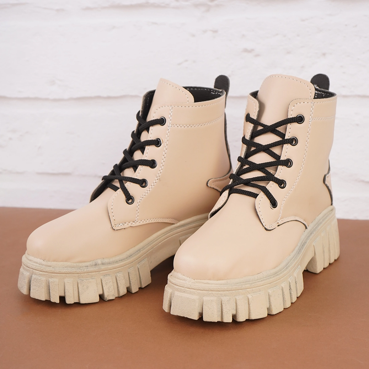 نیم بوت زنانه کرم مدل Roxana