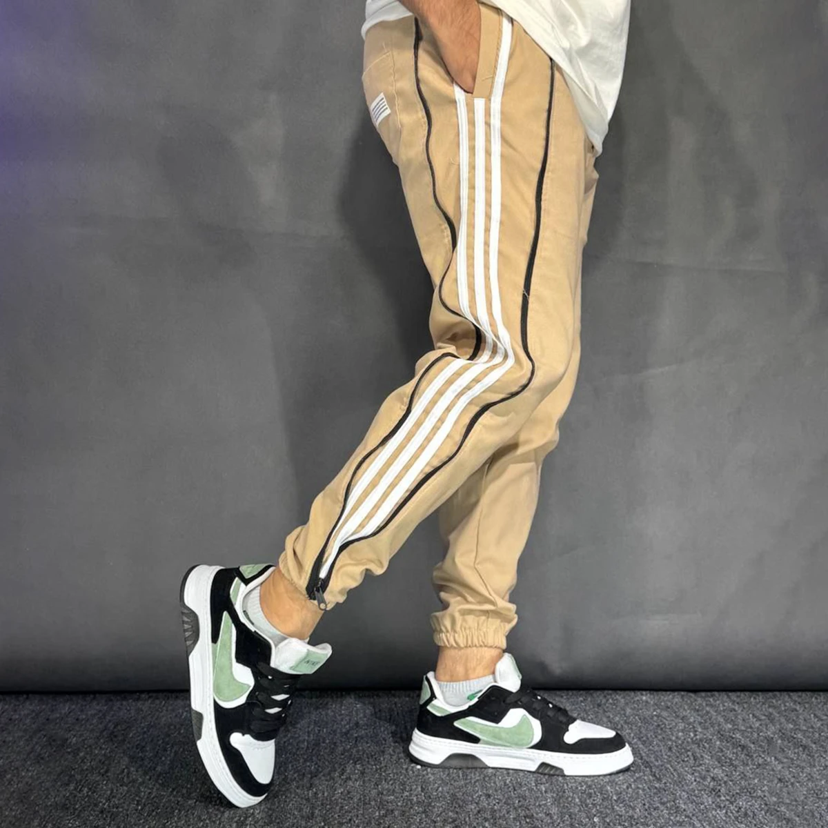 شلوار مردانه خاکی بالنسیاگا ۳ نوار مدل تمام زیپ