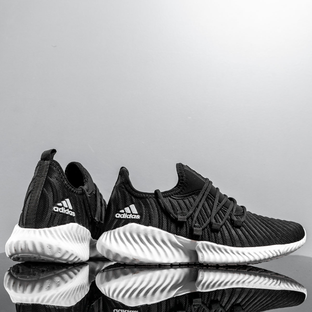 کفش ورزشی Adidas مردانه مشکی زیره سفید مدل River